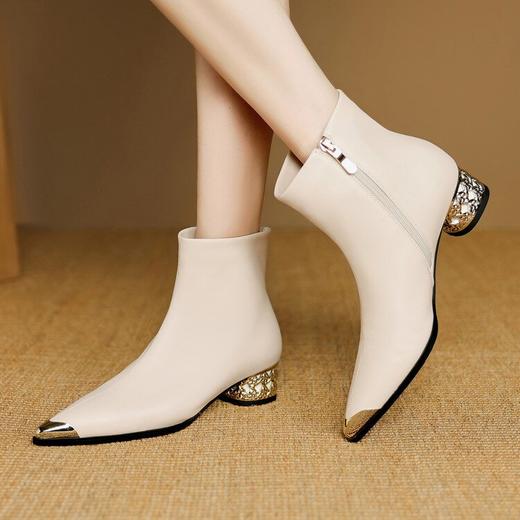 【预售5天】秋冬必备简约风羊皮米白色尖头短靴女英伦风中跟粗跟马丁靴女短筒靴子DB&M6596 商品图0