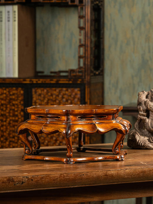 清	黄花梨束腰三弯腿海棠带托泥六角葵口器座 商品图1