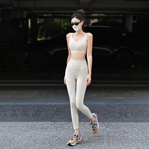 beemen运动内衣女夏防震防下垂带胸垫聚拢透气遮副乳健身瑜伽背心高级感与肌肤一拍即合的触感  穿着睡觉也不硌 商品图4