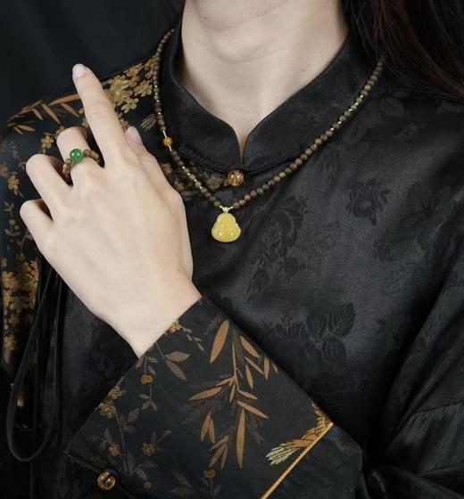 【会员专享】笑口常开佛蜜蜡沉香项链 商品图0