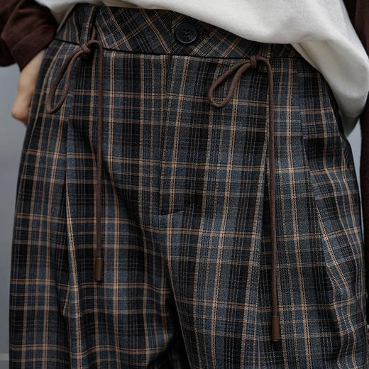 NEELLY纳俪商场同款秋冬新款复古格纹休闲裤女直筒松弛感百搭长裤N25091H01148 商品图2