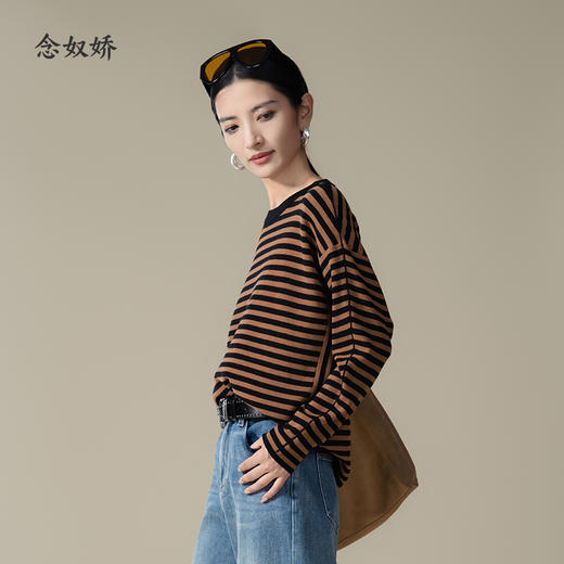 【商场同款】CNK5915“ 松弛条纹蝙蝠衫 ” 低调的黑棕条纹 沉稳内敛，搭配出彩 商品图3