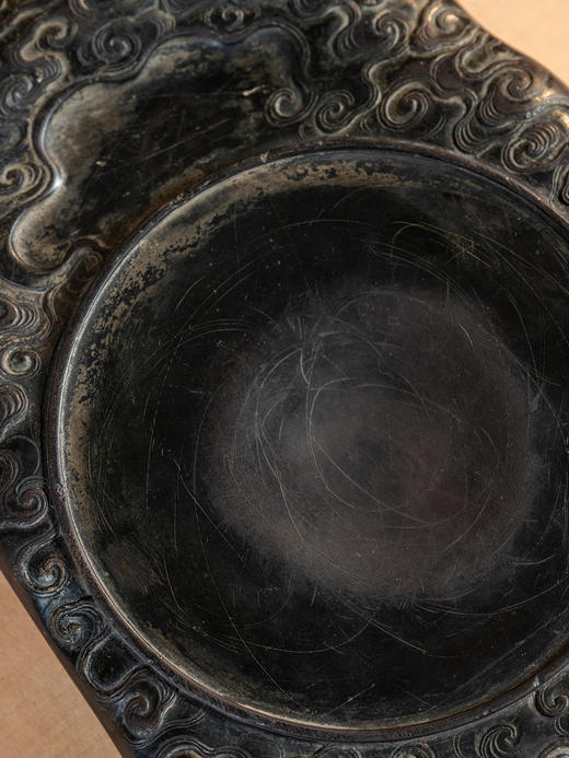 清	满工云纹圆池端砚 商品图2