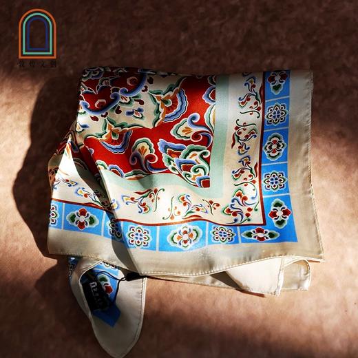 敦煌文创 繁花系列艺术丝巾（藻井） 商品图3