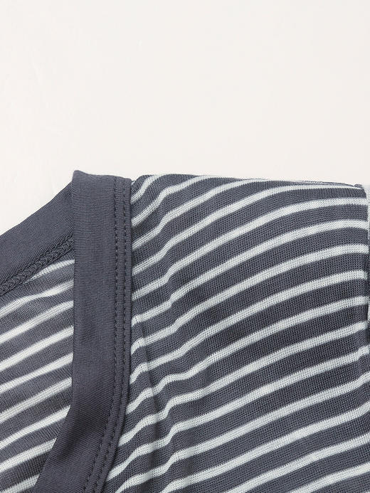 条纹真两件针织开衫女 春秋季薄款 V 领长袖上衣 宽松显瘦防晒外套 商品图3