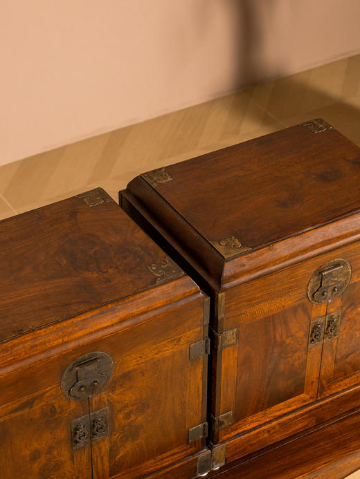 清	花梨木盝顶大官皮箱（一对） 商品图3