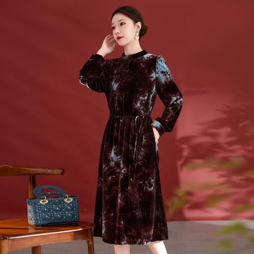 QS秋冬新款真丝丝绒连衣裙气质休闲收腰扎染设计感中长款裙子女1993 商品图1