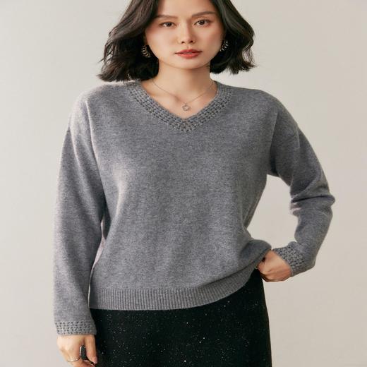 「自」全新升级【铂金会员496/天猫669/差价173】(15156)洛诗琳气质镂空V领羊绒衫2025秋冬套头纯色百搭宽松毛衫女 商品图4