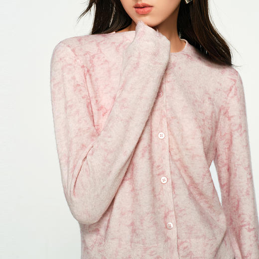 NEELLY纳俪商场同款秋季新款软糯减龄针织开衫女舒适简约毛衣N25094A04622 商品图2