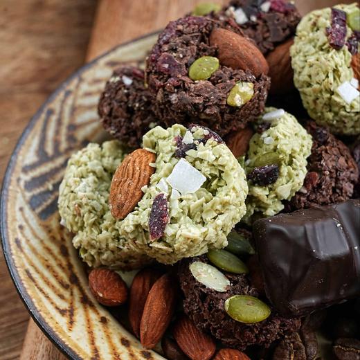 「一方云拾坚果巧克力燕麦脆」！巴旦木、蔓越莓、椰子脆裹在香脆燕麦里！巧克力的丝滑、坚果的脆、果干的甜全在嘴里爆开，口感绝了！真可可脂超满足！蛋白质≥20%！0 反式脂无负担！双口味换着吃！ 商品图6