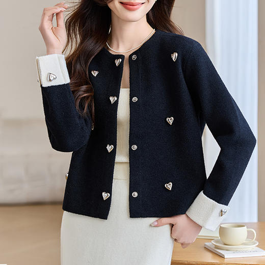 SC26-25002025新款早秋季小个子短款外套女好看爱心装饰白色开衫小外搭秋季 商品图1