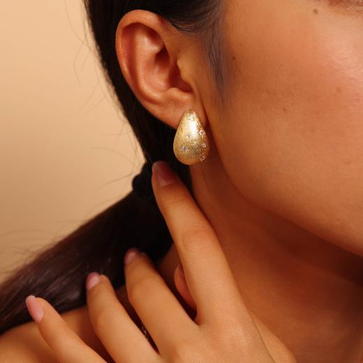 ARSIS｜纯真年代系列 丝光暖金水滴耳钉 商品图3