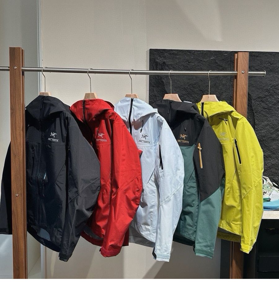 重磅爆款福利❗️🐦𝐀𝐥𝐩𝐡𝐚 𝐒𝐯𝟕 阿尔法七代硬壳冲锋衣 去年卖488