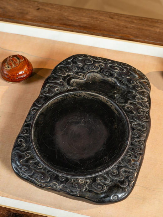 清	满工云纹圆池端砚 商品图1