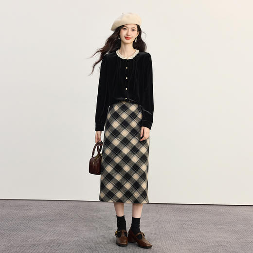 【09/26新品】熙世界光泽感黑色金丝绒衬衫女长袖秋冬款法式千金风圆领花边上衣 商品图2