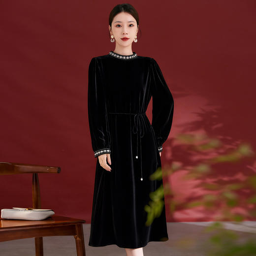 QS喜庆真丝丝绒连衣裙圆领设计感日常气质纯色穿搭中长款裙子女1983 商品图3
