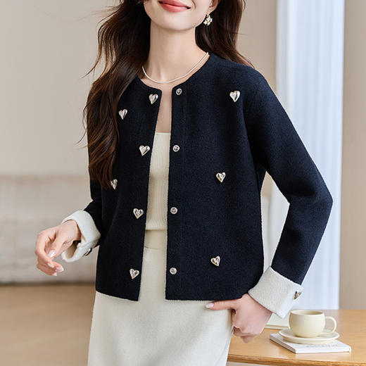 SC26-25002025新款早秋季小个子短款外套女好看爱心装饰白色开衫小外搭秋季 商品图3