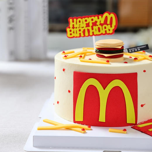 麦当劳水果蛋糕-(钱可以不放，薯条代替，需要放钱可联系客服) 松软的戚风蛋糕，再搭配百利脆脆片，让你咬上一口就再也停不下来 商品图2