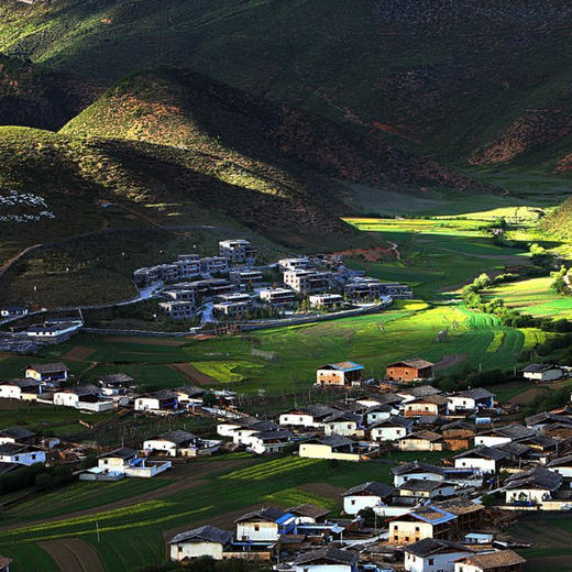 3天2晚【松赞香格里拉/亚丁/茨中/梅里/石月亮/丙中洛/拉萨/巴松措】含每日早餐、店内下午茶等，入住香格里拉林卡还赠接送机、松赞林寺门票等~ 商品图6