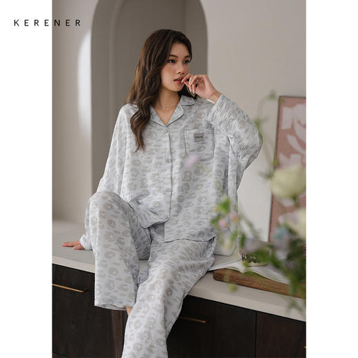 可人儿春秋季带胸垫泡泡绵女士长袖长裤睡衣可外出小众家居服套装 商品图1