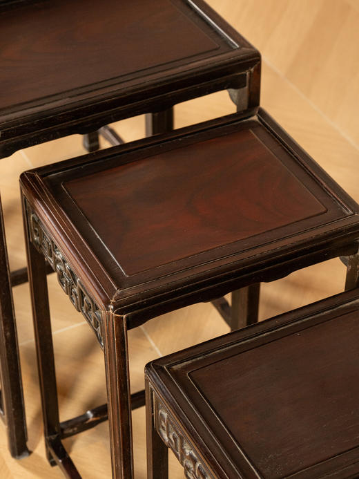 清	红木透雕拐子纹套几（一套四只） 商品图4