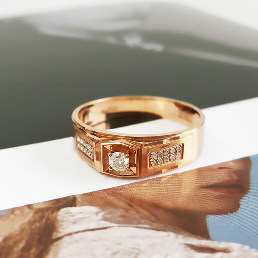 【天然正品】AU750玫瑰金宽版经典简约0.10克拉钻石戒指20号（皆取最大值）女士080925TJ17现售价：3280 商品图3