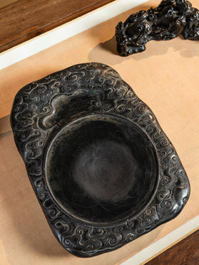 清	满工云纹圆池端砚