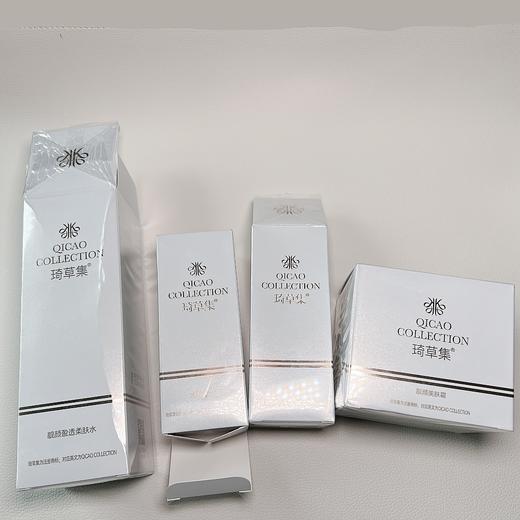 琦草集靓颜盈透四件套（包含柔肤水100ml+纤连蛋白精华液300ml+靓颜精华液30ml+靓颜美肤霜30g） 商品图3