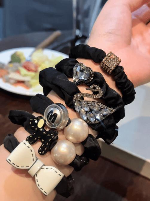 商场高货❗️【Binailu比奈鹿轻奢水钻大肠发圈、旺旺族小狗精致发圈六件套、赫本风高颅顶发箍】日本东京贵妇圈儿的主流款，把可爱和华丽捍头上！  一盒6款不重叠，送礼自用绝佳 商品图3