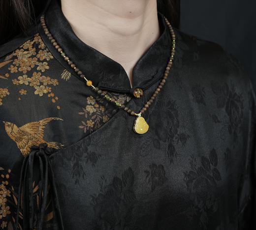 【会员专享】笑口常开佛蜜蜡沉香项链 商品图1