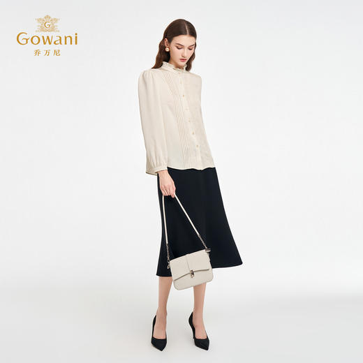 乔万尼2025秋新品精致珍珠白顺滑荷叶领通勤衬衫ED3C313 商品图3