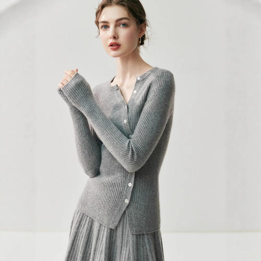 「高货qj」全新升级【铂金会员431/天猫579/差价148】(01311)洛诗琳优雅羊绒混纺开衫2025秋冬百搭显瘦侧开叉羊毛衫 商品图4