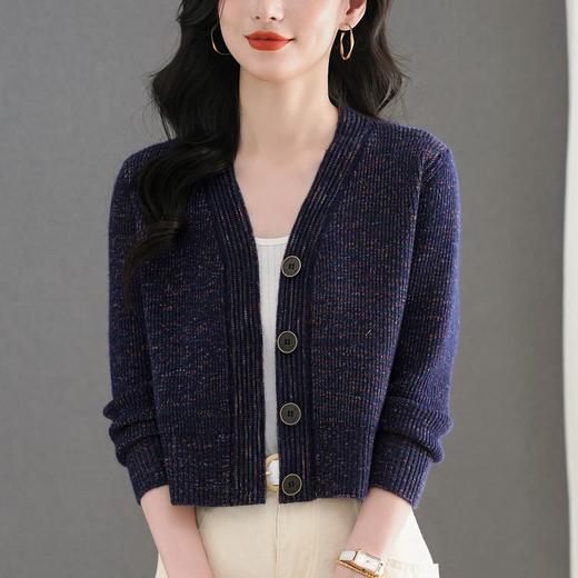 CC气质V领针织开衫女 2025春秋新款简约单排扣修身百搭显高短款上衣 商品图0