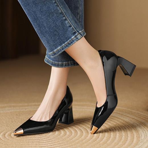 【预售5天】新款法式舒适粗跟尖头单鞋漆皮金属头红色百搭超洋气高跟鞋LD&7269 商品图3