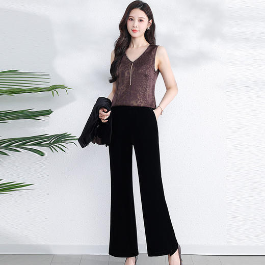 QYM 99H225-Y金丝绒三件套妈妈装打底衫+西装外套+长款微喇裤套装 商品图1