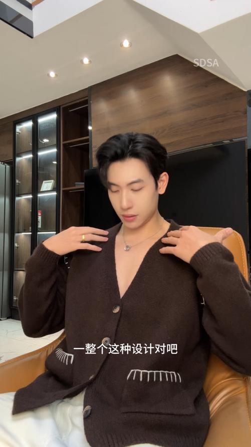 2715SDSA男士秋冬新款痞帅男装复古港风撞色缝线V领针织衫慵懒风毛衣 商品图0