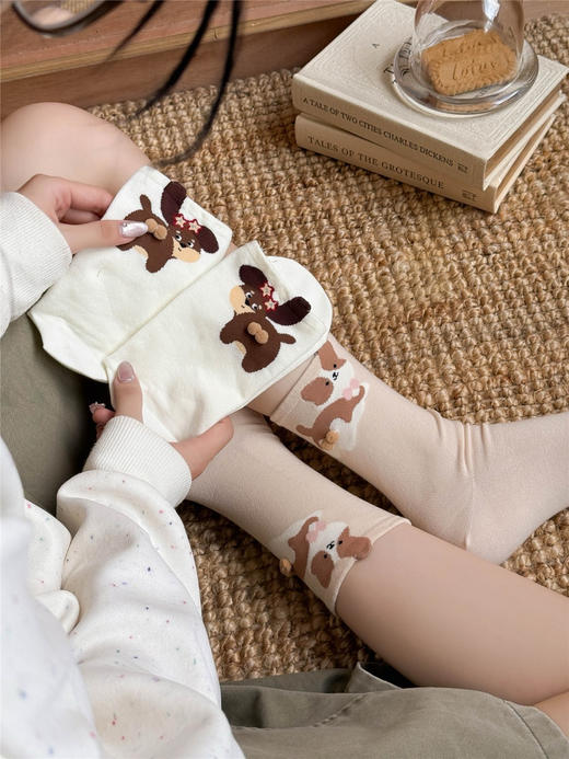 4双一组！超级可爱的立体毛球小狗中筒袜  秋冬无骨一体成型棉袜女袜 商品图3