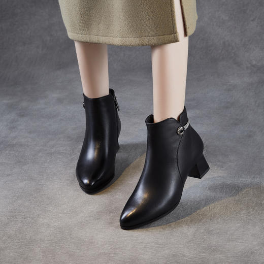 ZM 258687靴子时装靴加绒真皮尖头短靴粗高跟水钻皮靴 商品图1