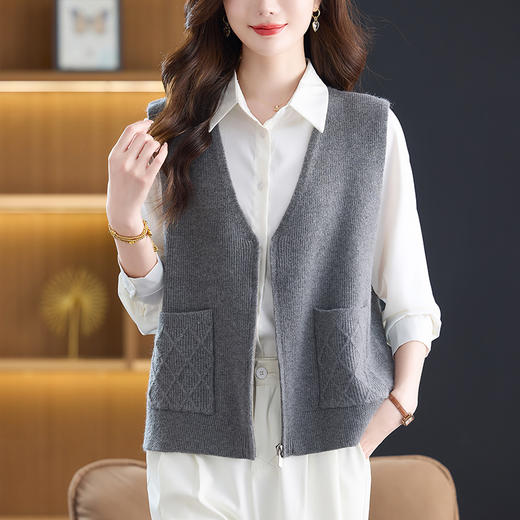 CC女士毛衣马夹开衫2025新款外搭针织坎肩外套洋气百搭马甲背心短款 商品图0