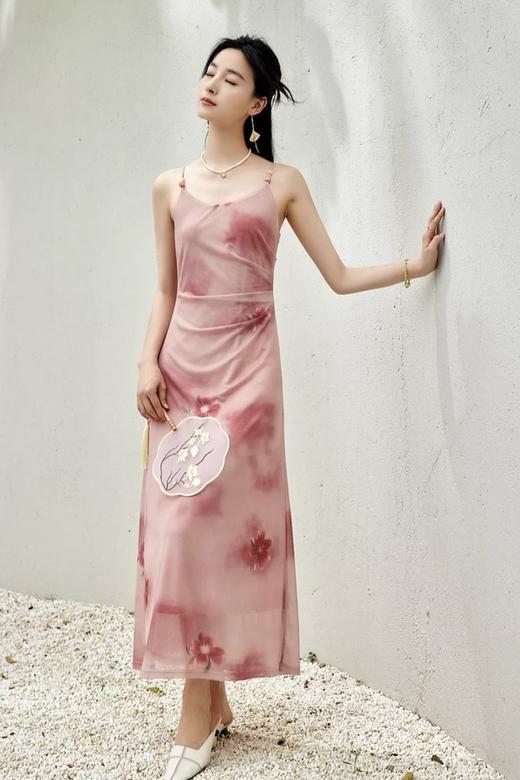 OUNIXUE/欧昵雪 粉色浪漫优雅吊带连衣裙 21188 商品图2