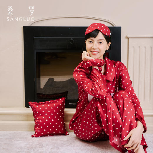 红运当头』桑罗爱心印花真丝多用途抱枕100%桑蚕丝可拆洗送礼首选 商品图3