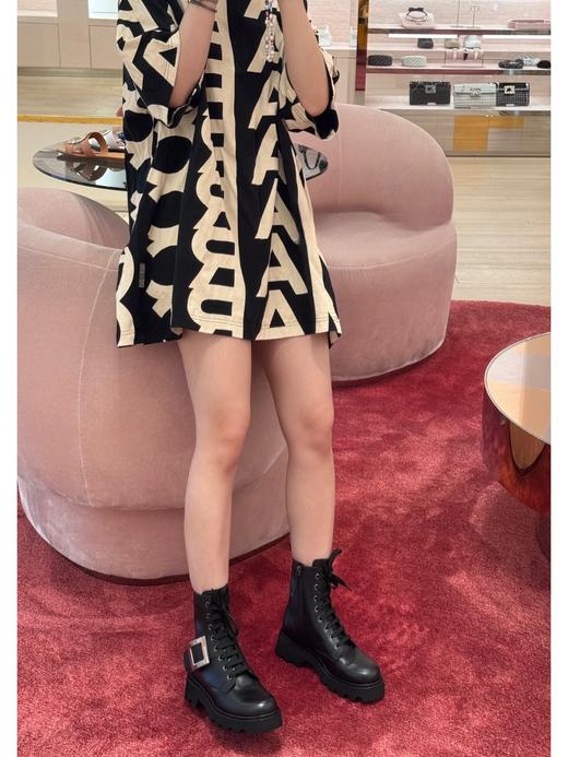 Roger Vivier 罗杰维维亚秋冬新款女靴 方扣中筒靴厚底英伦风马丁靴(DBG) 商品图2