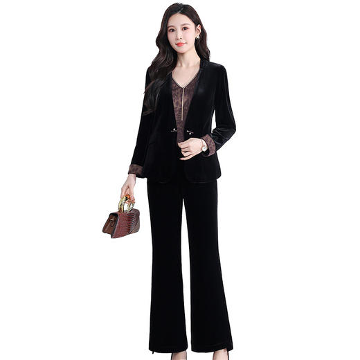 QYM 99H225-Y金丝绒三件套妈妈装打底衫+西装外套+长款微喇裤套装 商品图4
