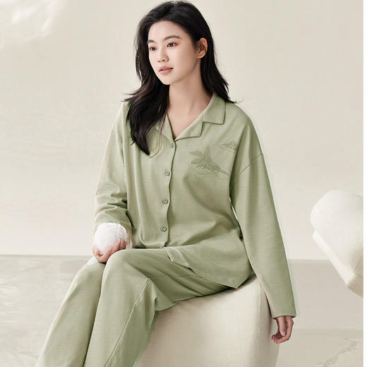 【超模君严选 秋季家居服套装】婴儿肌裸感黑科技 莫代尔柔肤睡衣 三色可选 三季可穿 吸湿排汗 亲肤舒适 商品图4