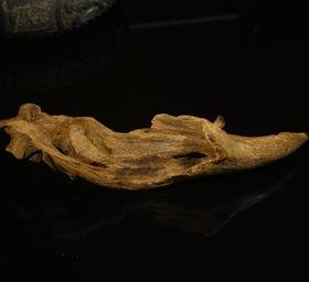 BC.TT9.23-3  富森红土沉水(原料) ，61.53g