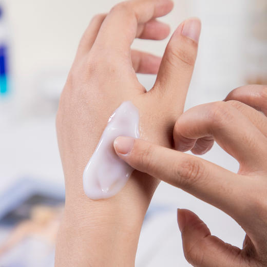 热卖！头发滑滑的香香的！【超值3支装】胖*来断货王 伯纳乌植物焗油发膜 丝滑轻盈 持久柔顺 260g*3支 商品图6