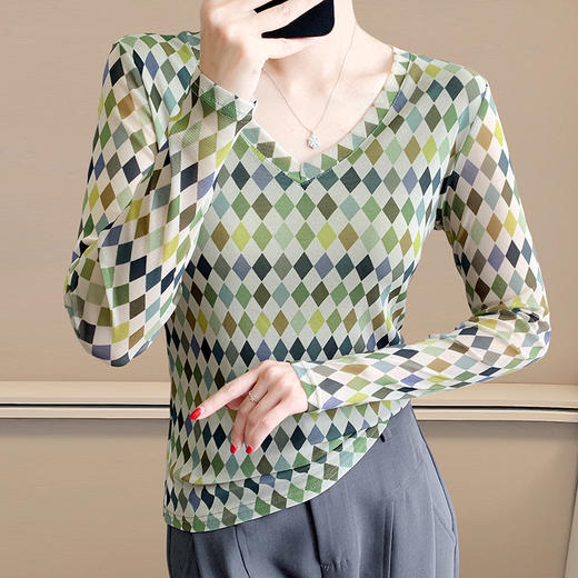 KQL欧货女装2025秋冬时尚洋气高弹网长袖印花V领T恤打底衫上衣批发 商品图1