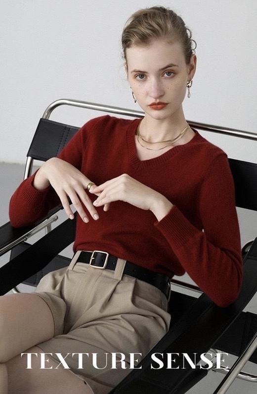 💥【品牌直发】巨亏清仓❗️全场69.9元 ！👏【Avann 气质V领款羊毛衫】快点喊你七姑八姨一起来薅“羊毛中的羊毛！” ❤️ 款式丰富，缤纷18色 商品图7