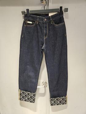 CKJ     女     牛仔裤  47D711GZ1H