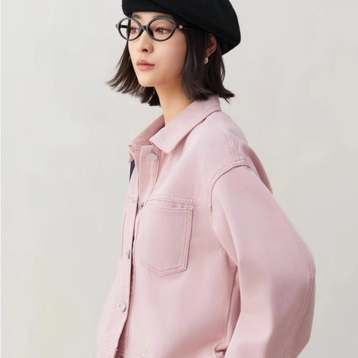 优选丨下单3-5天发货！LONGNVFAIR郎奴华菲 双色彩棉牛仔夹克外套 纯棉牛仔面料，透气舒适，密实细腻，耐磨性好；自带复古调性，结合率性版型，轻松展现多种穿搭风格 商品图5